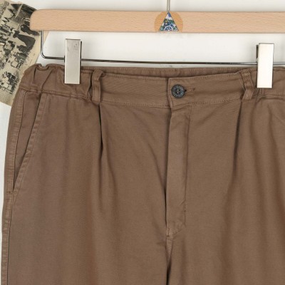 Pissaro, Pantalon en gabardine stretch et jambes effilées Chataigne