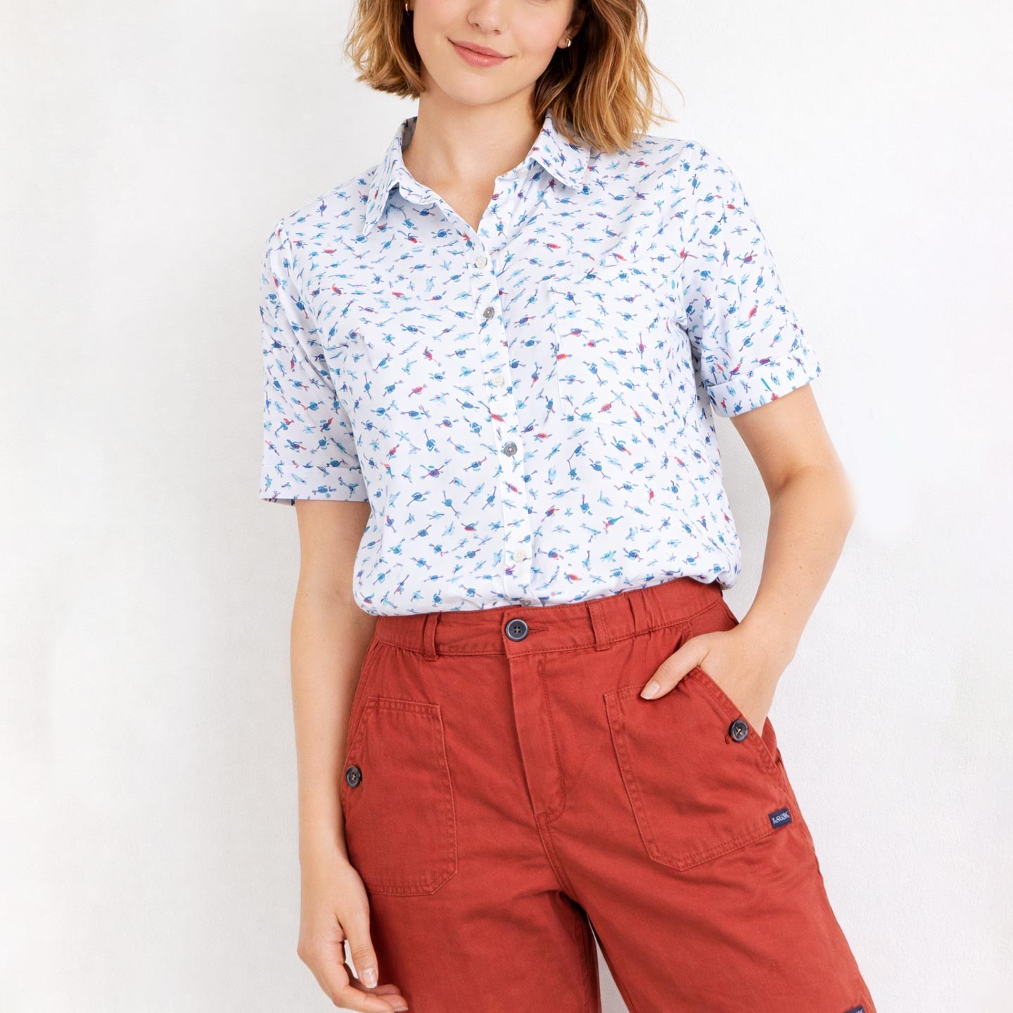 Ménéham, Fancy white blouse with parrot pattern