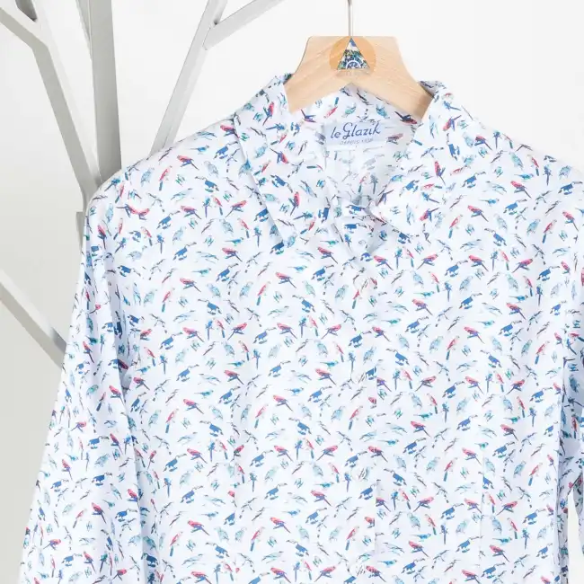 Ménéham, Fancy white blouse with parrot pattern