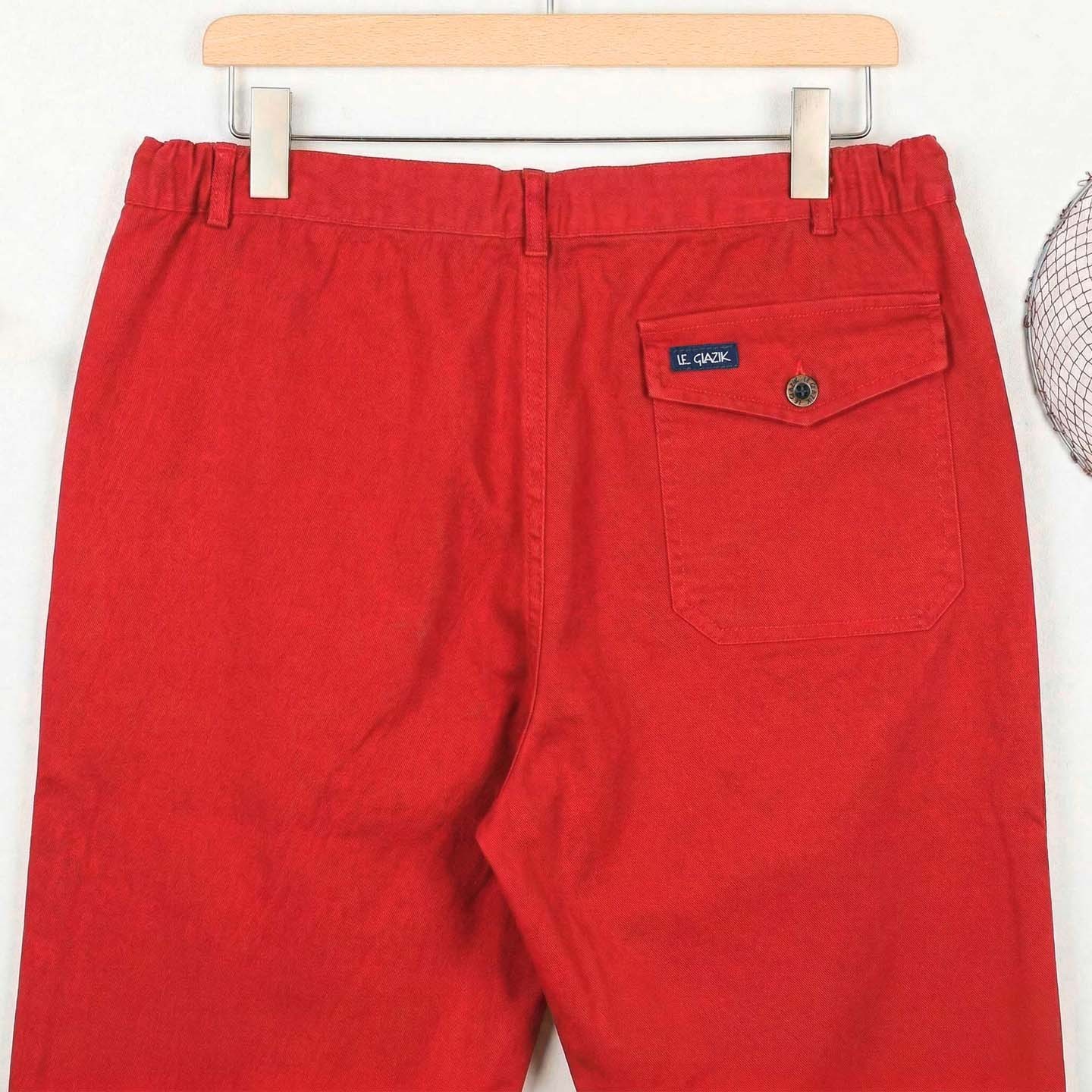 Bernicle, straight-cut men’s bermuda shorts in organic cotton canvas red